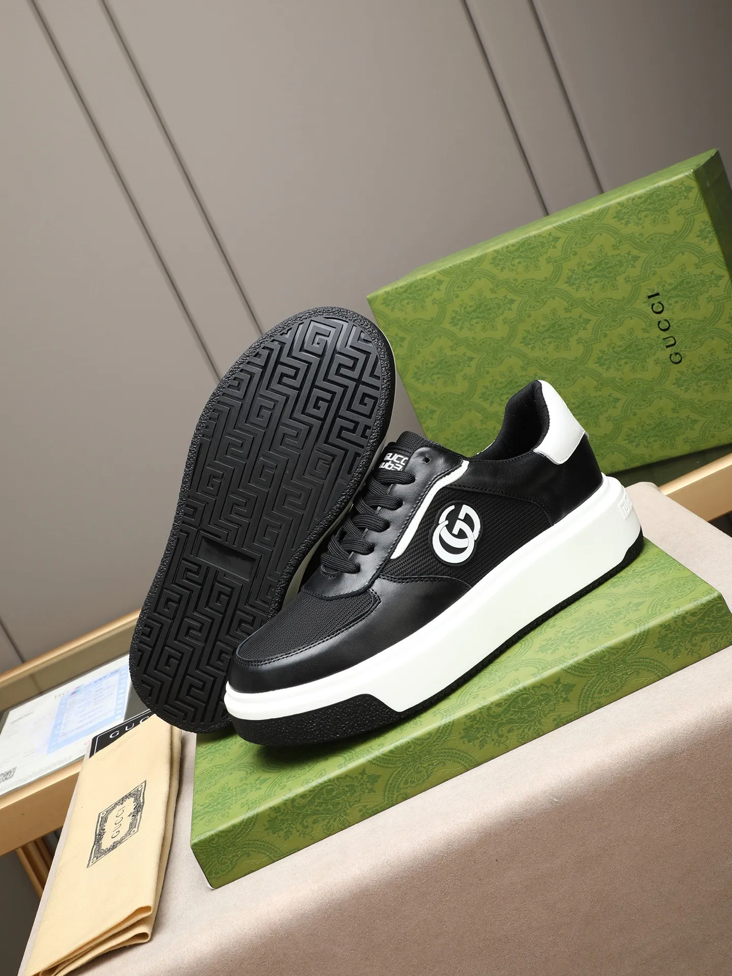 Men's shoes 💰480 New men's shoes GUCCI Fashion trend Made of first-layer calfskin ➕ washed sheep lining! The foot feels super comfortable and the workmanship is impeccable. Foam ultra-light outsole, size: 38-44 (45 customized) 3 colors to choose from!
